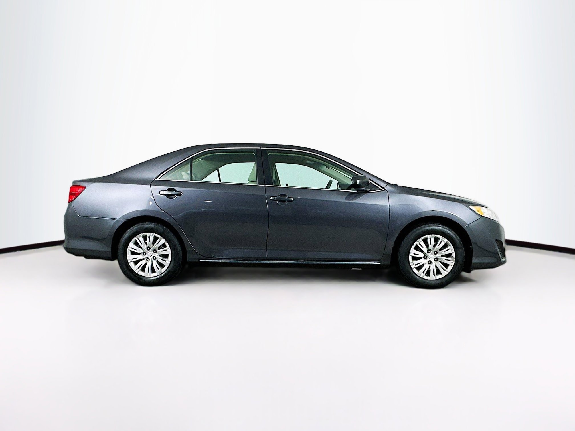 Used 2012 Toyota Camry LE image 10