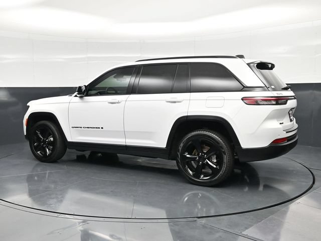 Used 2025 Jeep Grand Cherokee Limited w/ Black Appearance Package AWD/4WD image 10