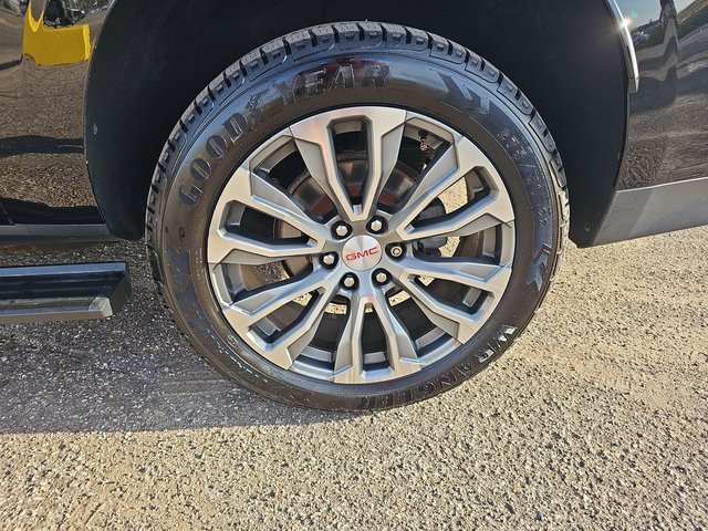 Used 2021 GMC Yukon XL Denali w/ Denali Premium Package image 35