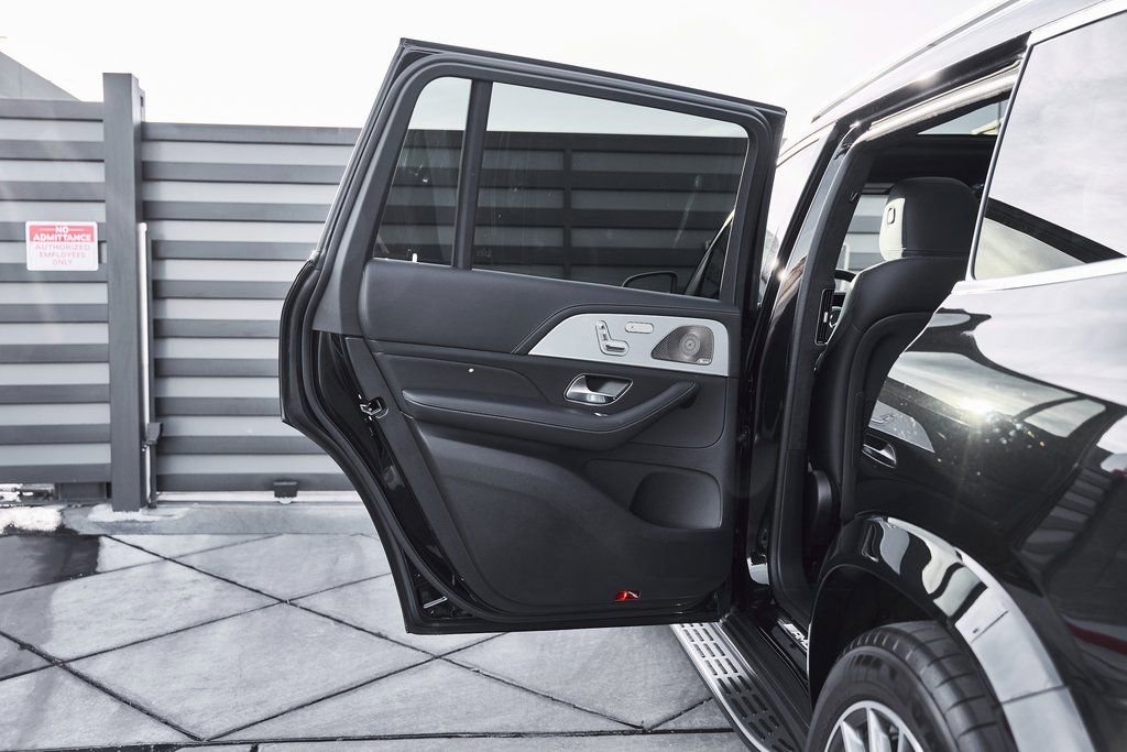 Used 2025 Mercedes-Benz GLS 63 AMG 4MATIC image 28