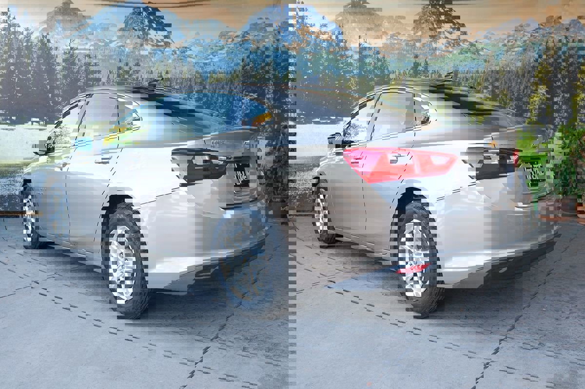 Used 2022 Chevrolet Malibu LS image 4