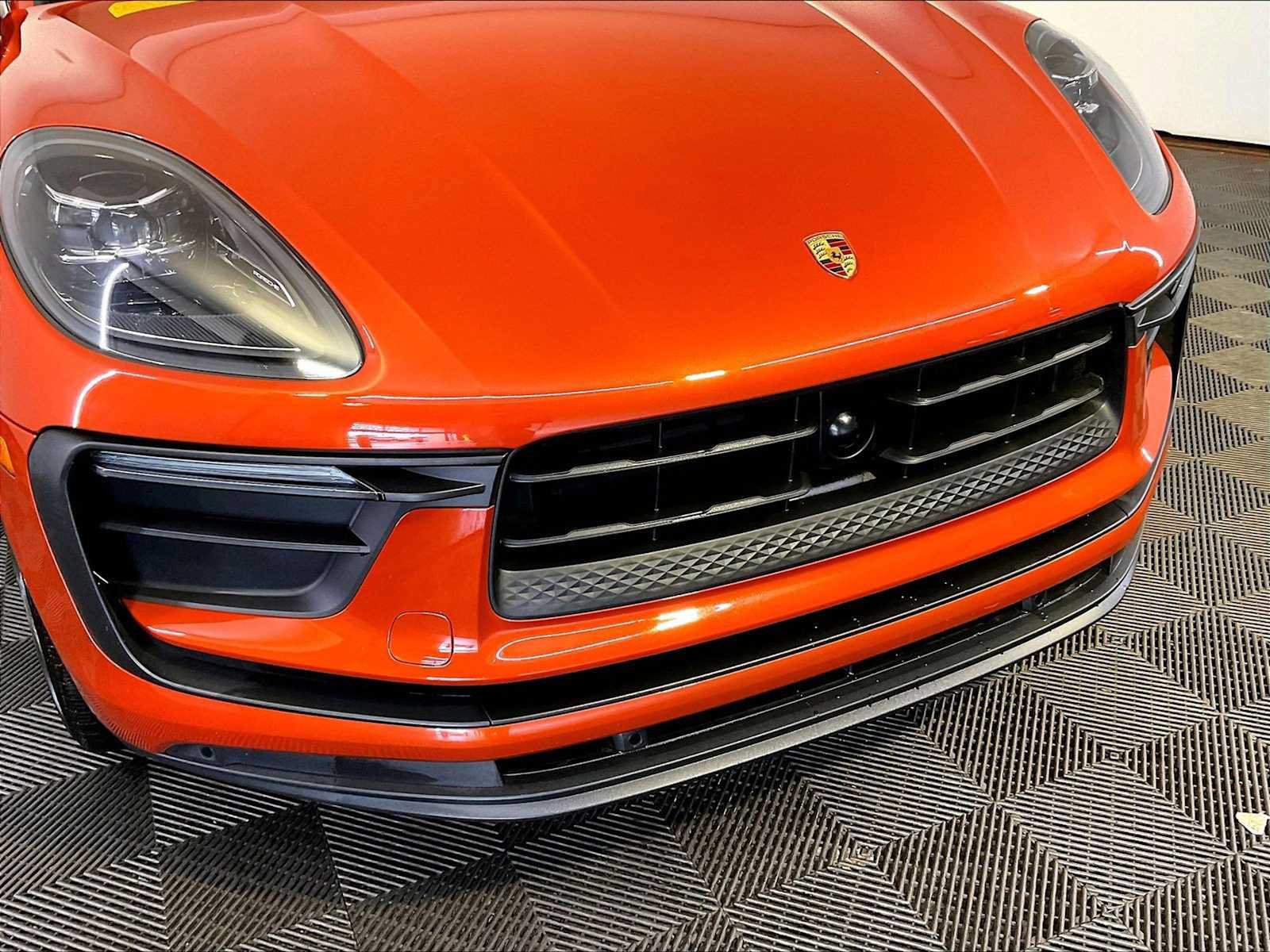 Certified 2023 Porsche Macan AWD/4WD image 34