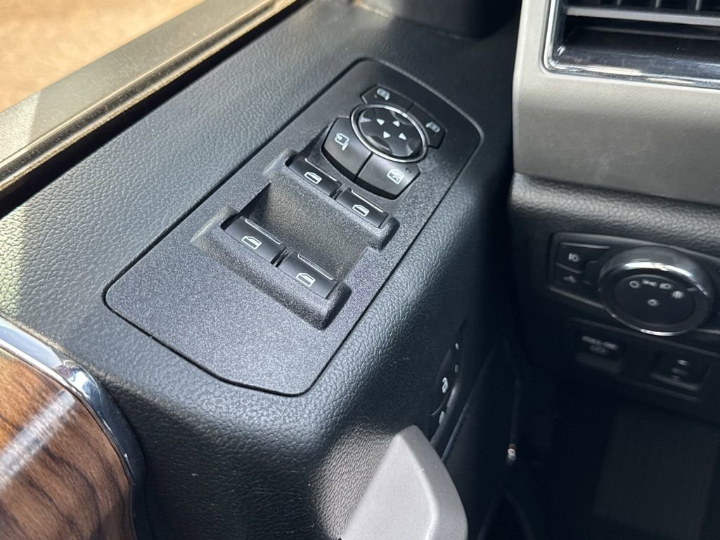 Used 2020 Ford F150 Lariat image 33