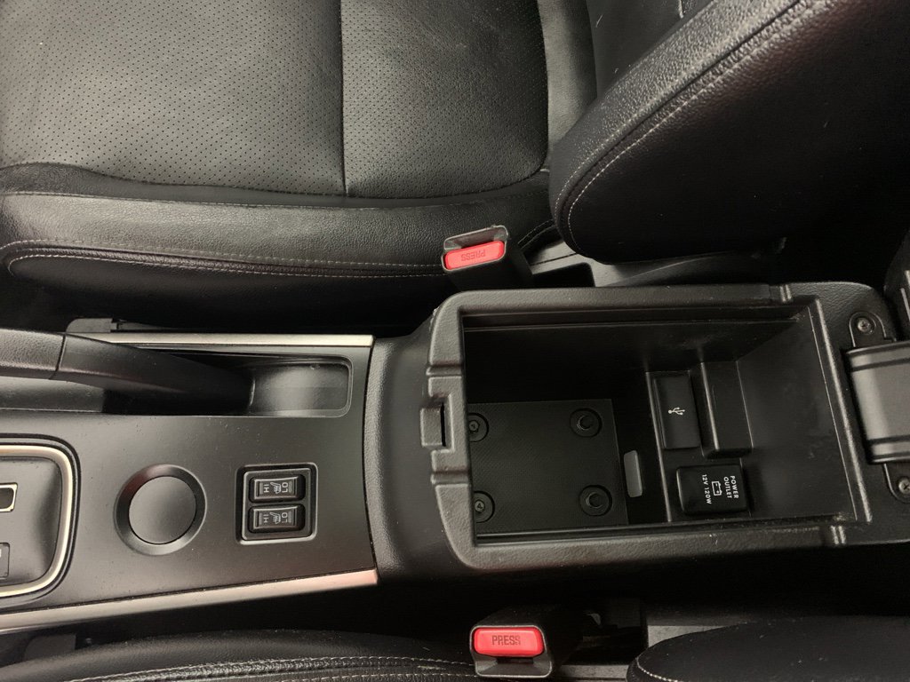 Used 2018 Mitsubishi Outlander SEL image 27