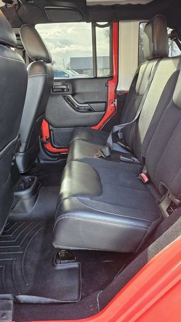 Used 2017 Jeep Wrangler Unlimited Sahara image 11