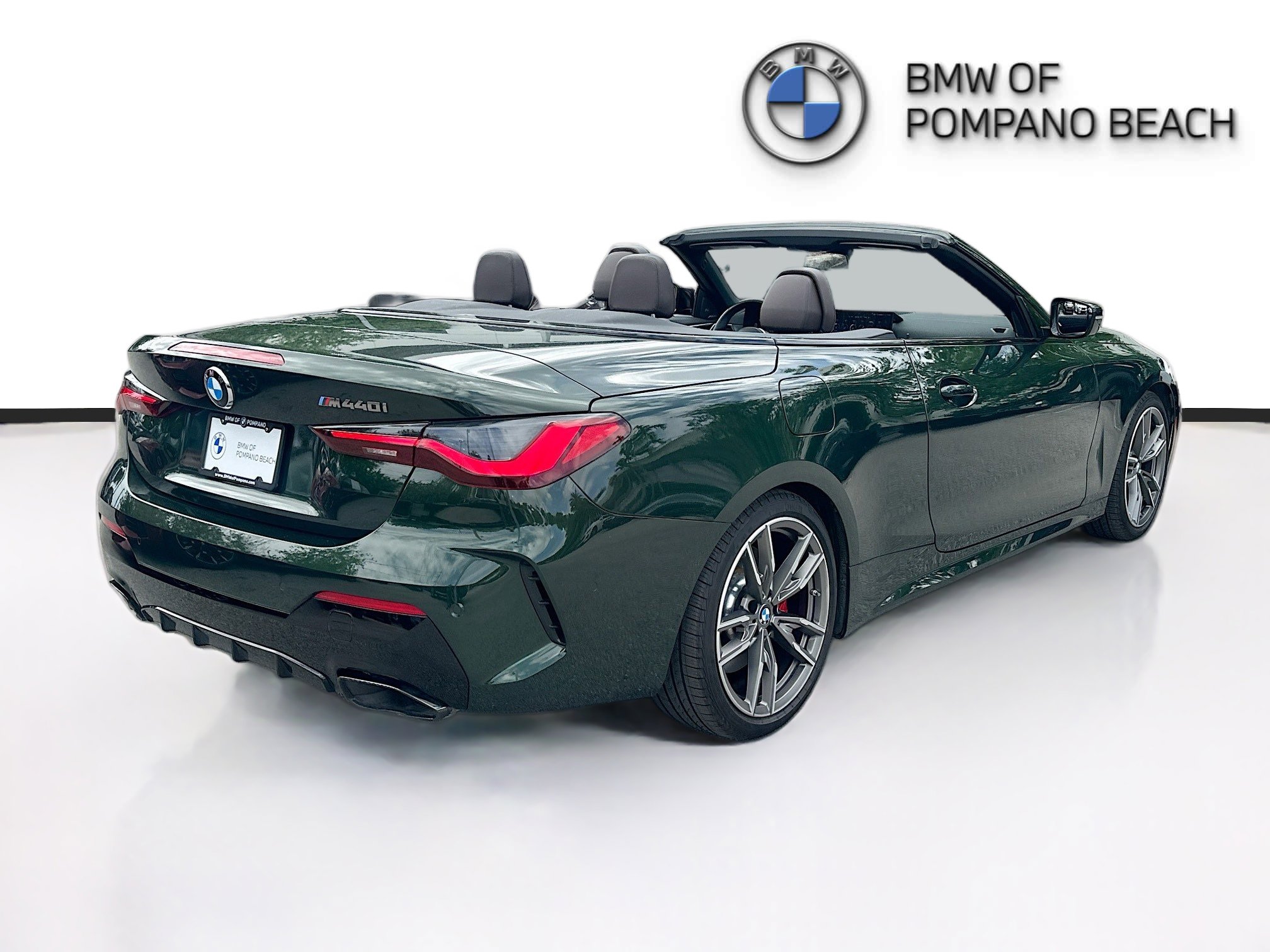 Used 2024 BMW M440i Convertible w/ Premium Package image 7