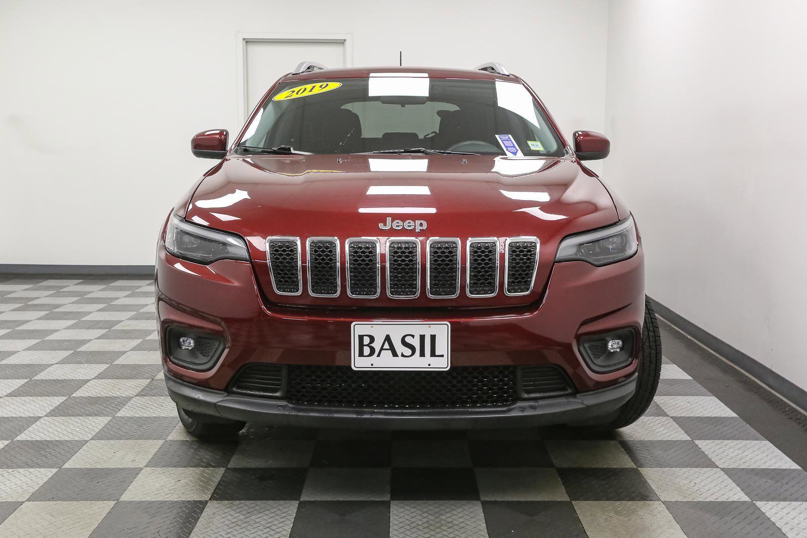 Used 2019 Jeep Cherokee Latitude w/ Popular Appearance Group AWD/4WD image 3