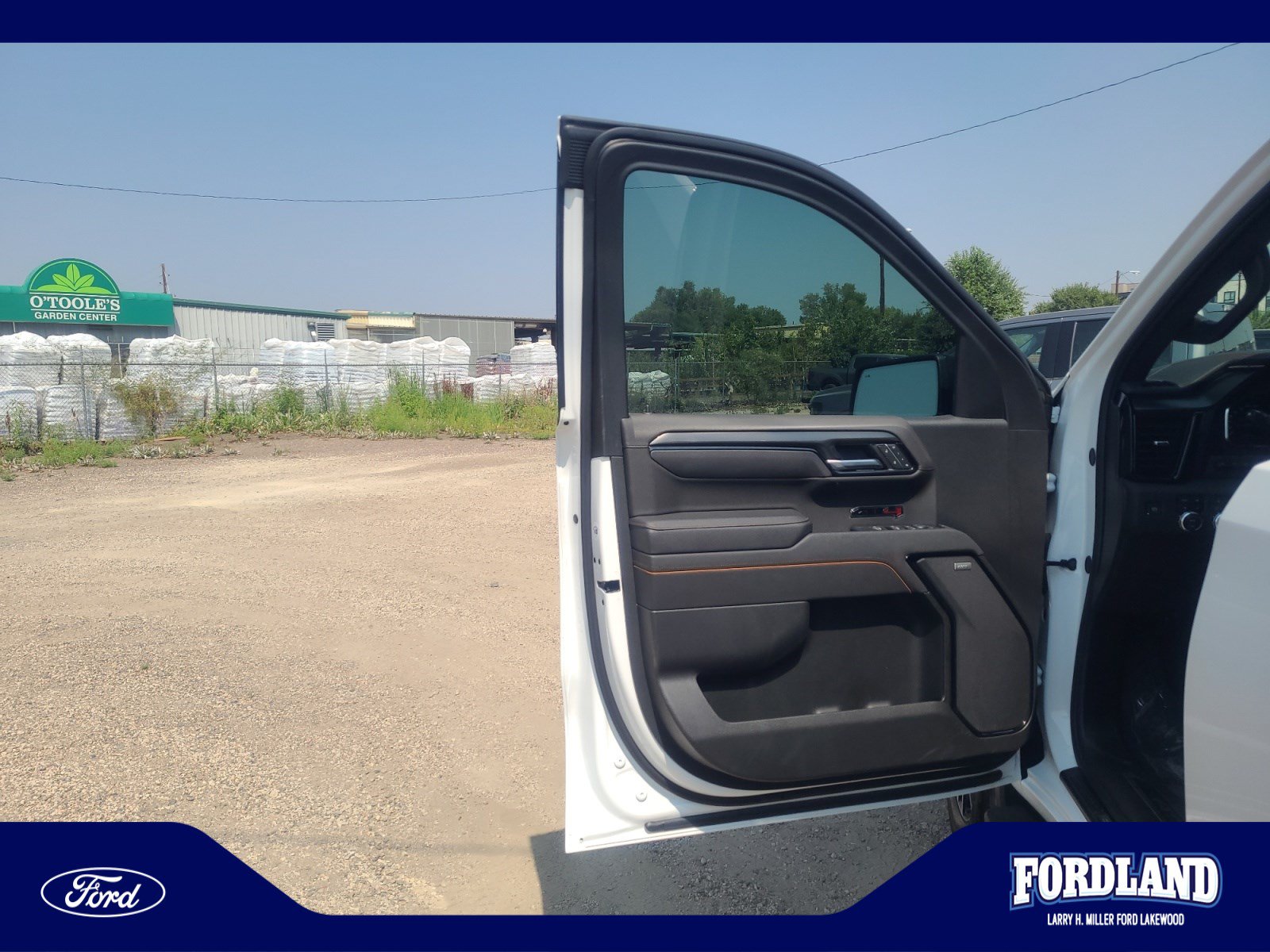 Used 2025 GMC Sierra 1500 AT4 w/ AT4 Premium Package AWD/4WD image 13