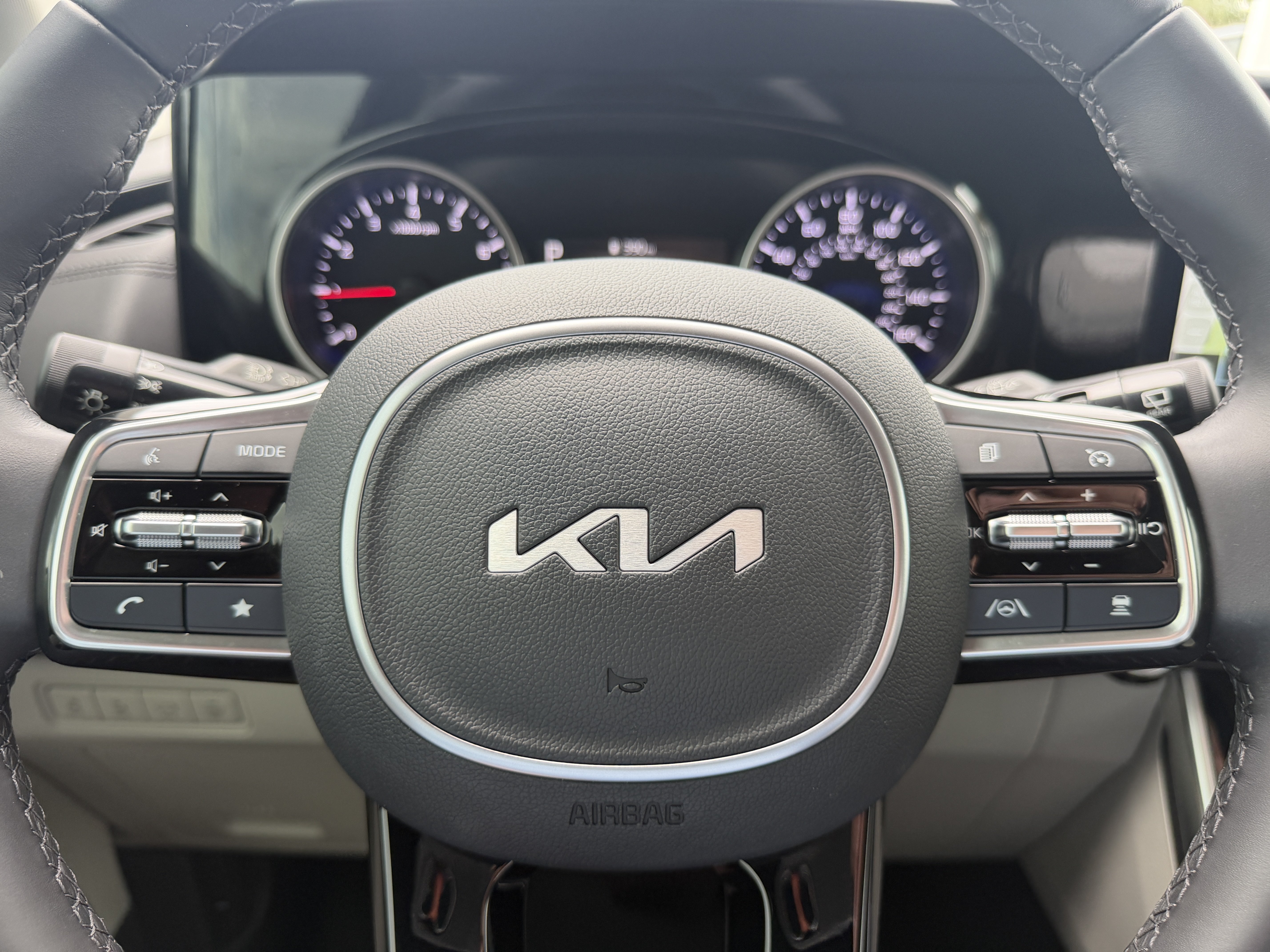 Certified 2024 Kia Carnival EX FWD image 30
