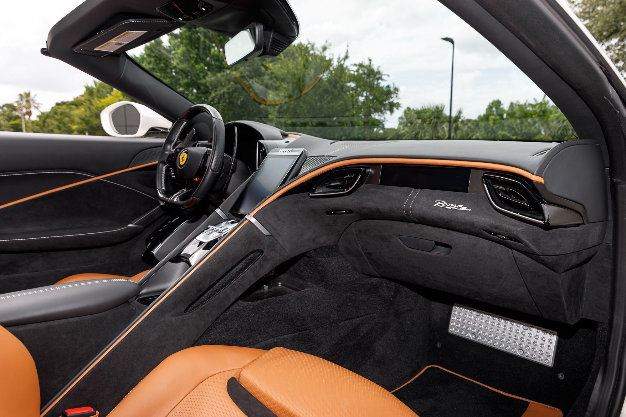 Used 2024 Ferrari Roma Spider RWD image 17