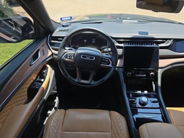 Used 2022 Jeep Grand Cherokee Summit w/ Advanced Protech Group IV AWD/4WD image 6