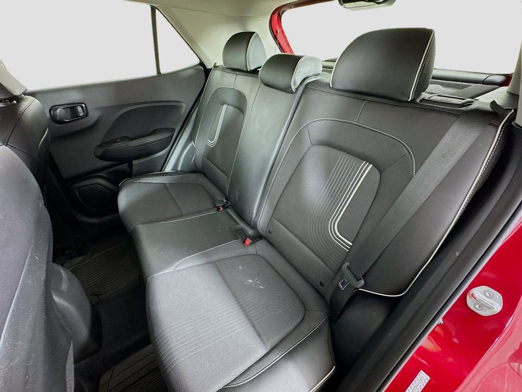 Used 2023 Hyundai Venue Limited image 25