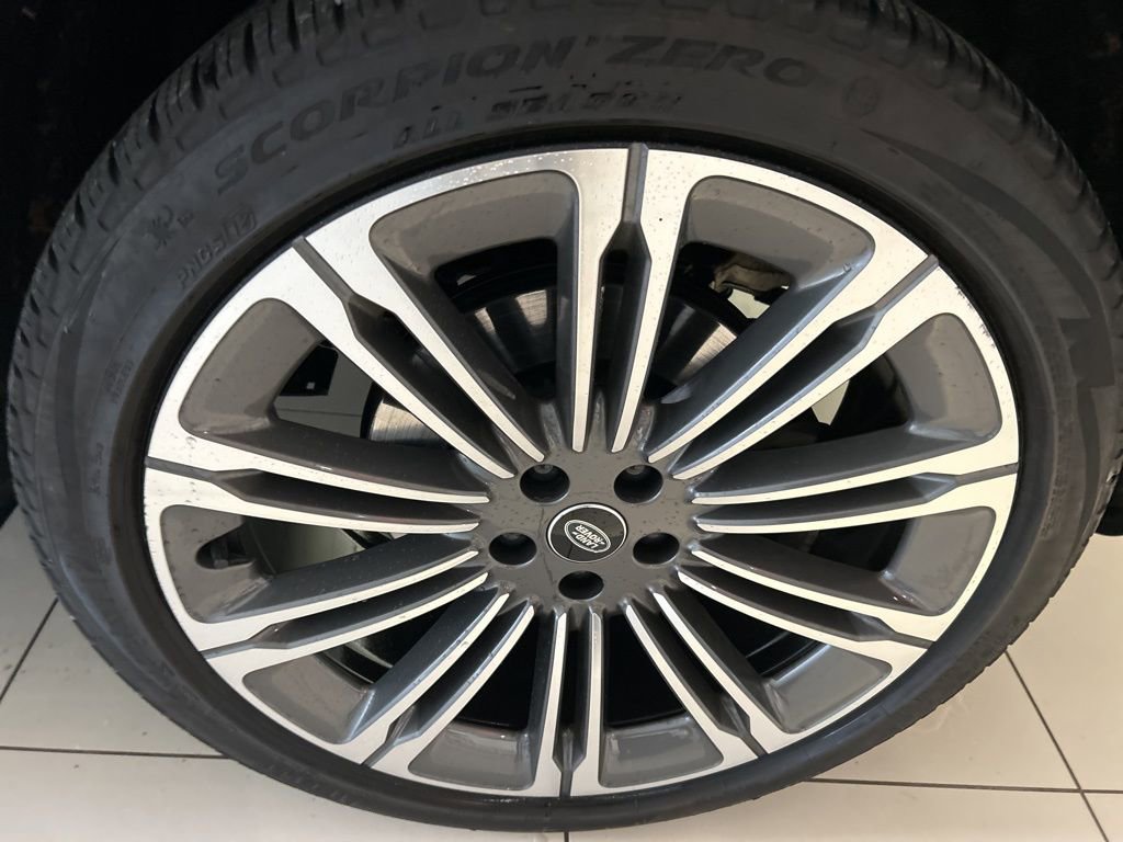 Used 2024 Land Rover Range Rover Sport SE image 20