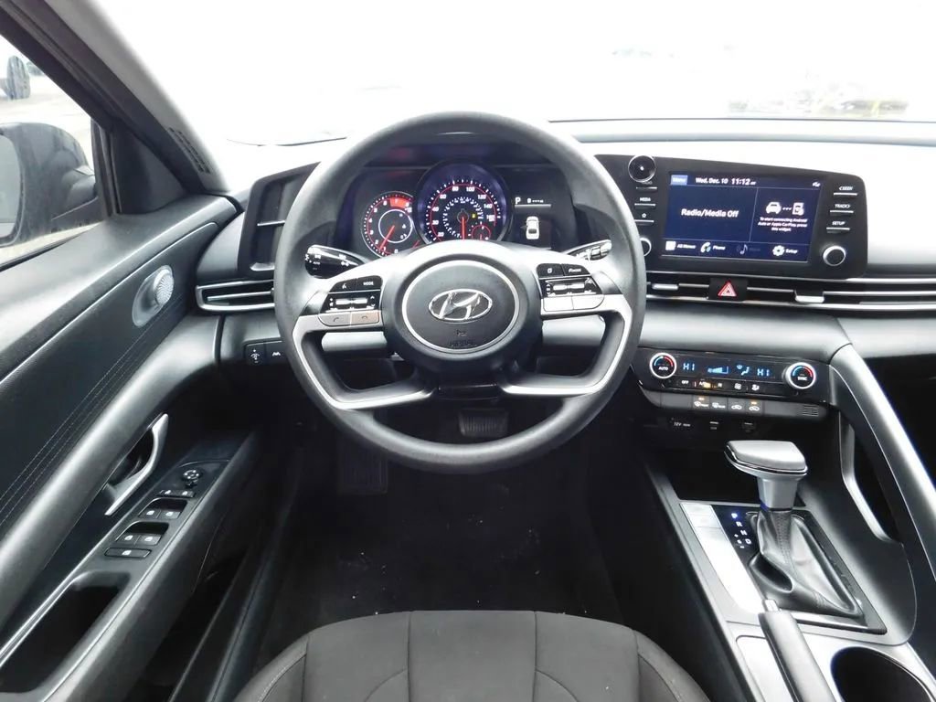 Used 2023 Hyundai Elantra SEL image 10