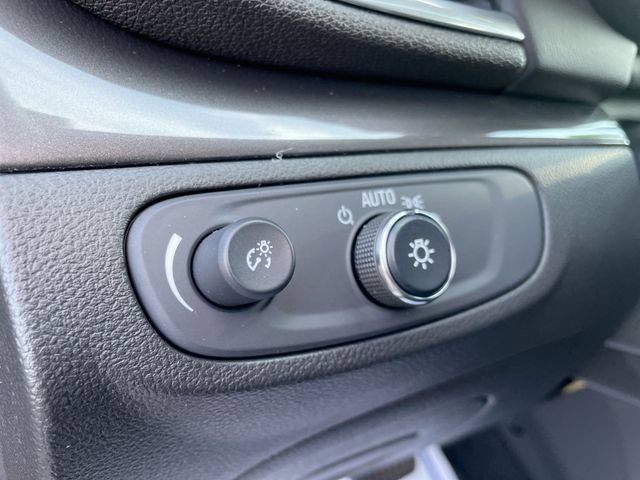 Certified 2018 Buick Encore Preferred FWD image 12