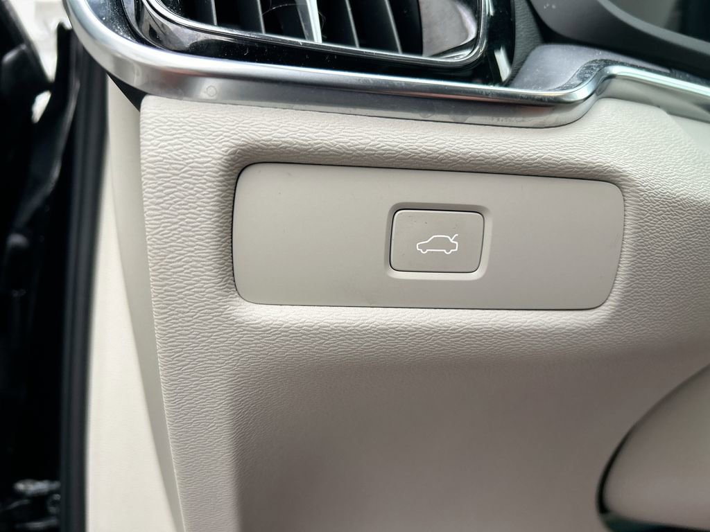 Used 2024 Volvo S60 B5 Core FWD image 23
