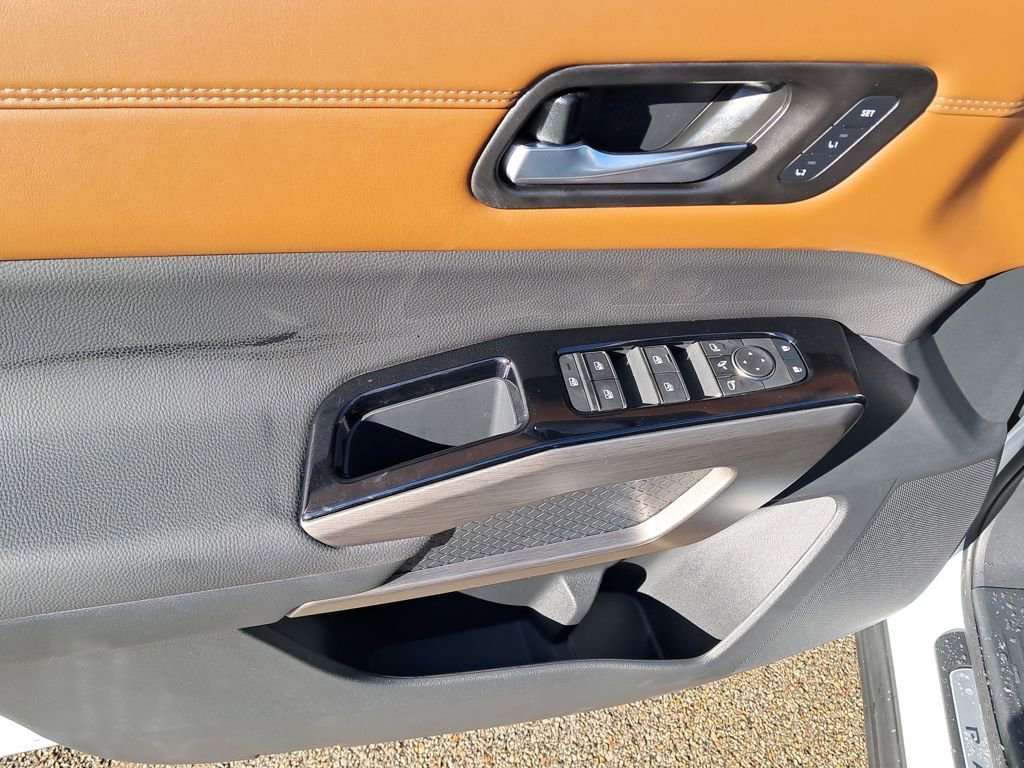 New 2025 Nissan Pathfinder Platinum w/ Cargo Package image 11