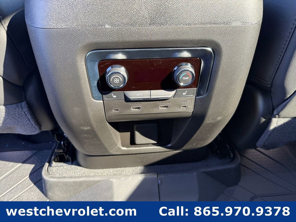 New 2026 Chevrolet Suburban Premier image 28