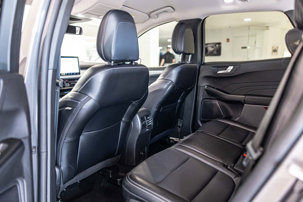 Used 2025 Ford Escape Platinum image 33