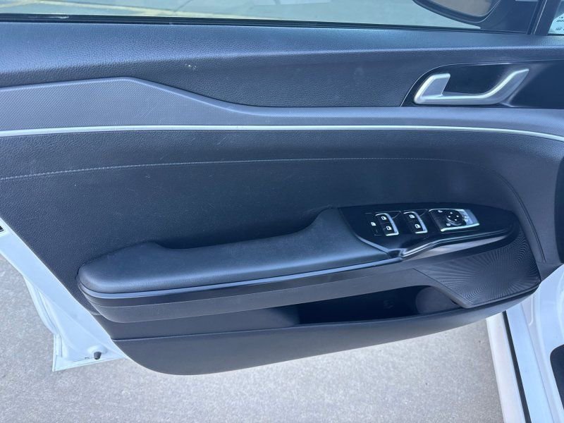 Used 2022 Kia K5 LXS image 11