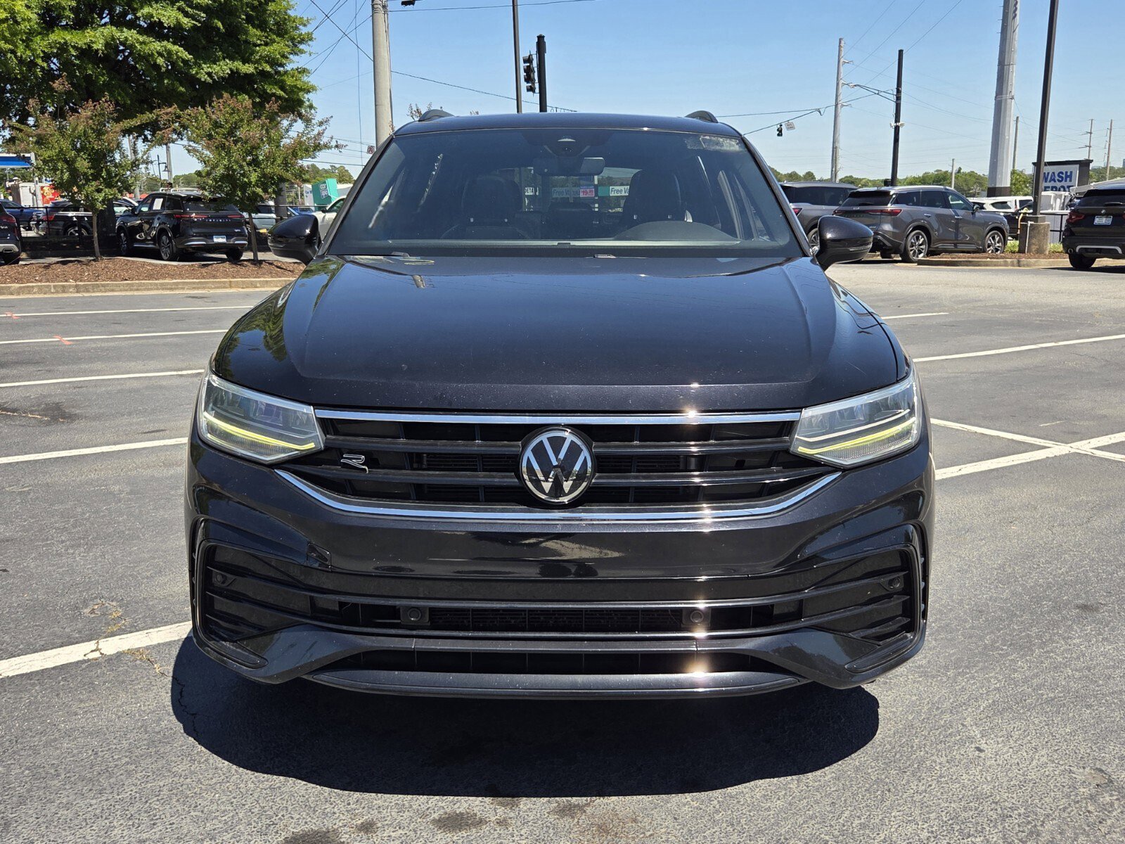 Used 2022 Volkswagen Tiguan SE R-Line FWD image 2