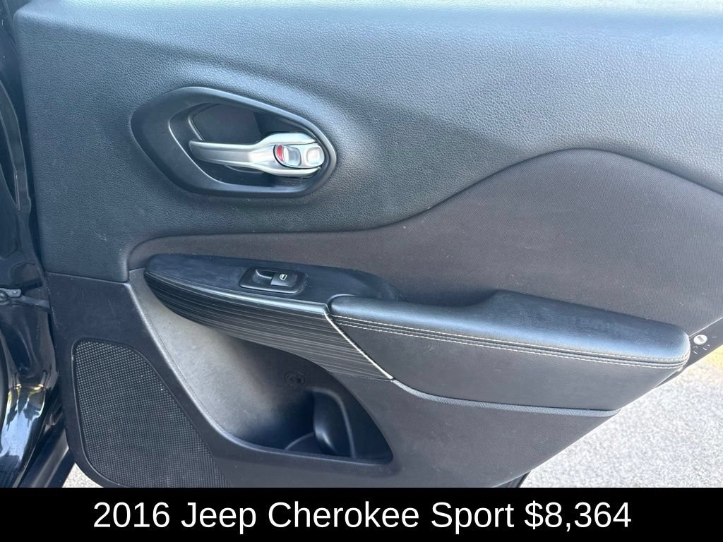 Used 2016 Jeep Cherokee Sport FWD image 18