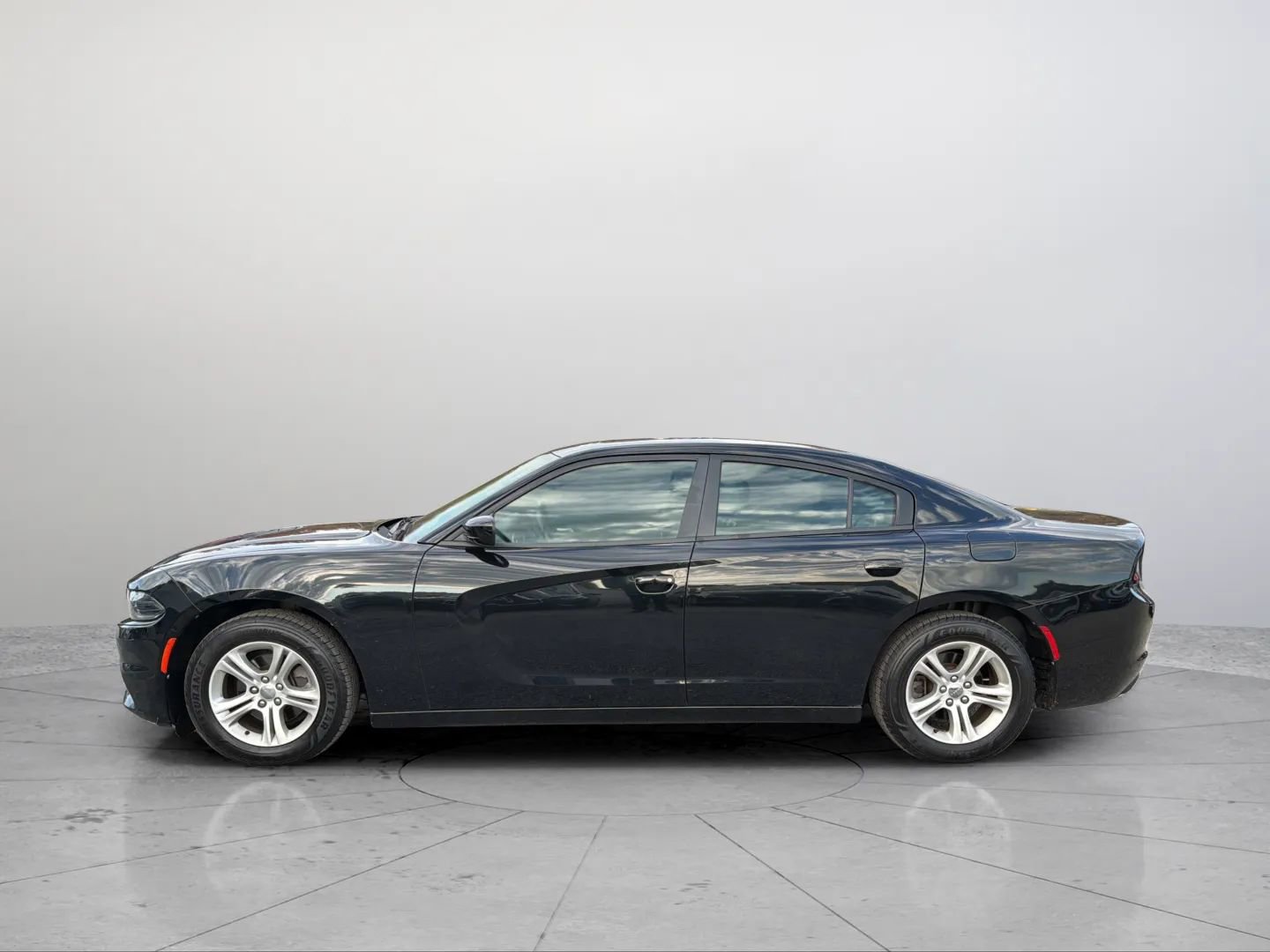 Used 2021 Dodge Charger SXT w/ Leather Interior Group image 16