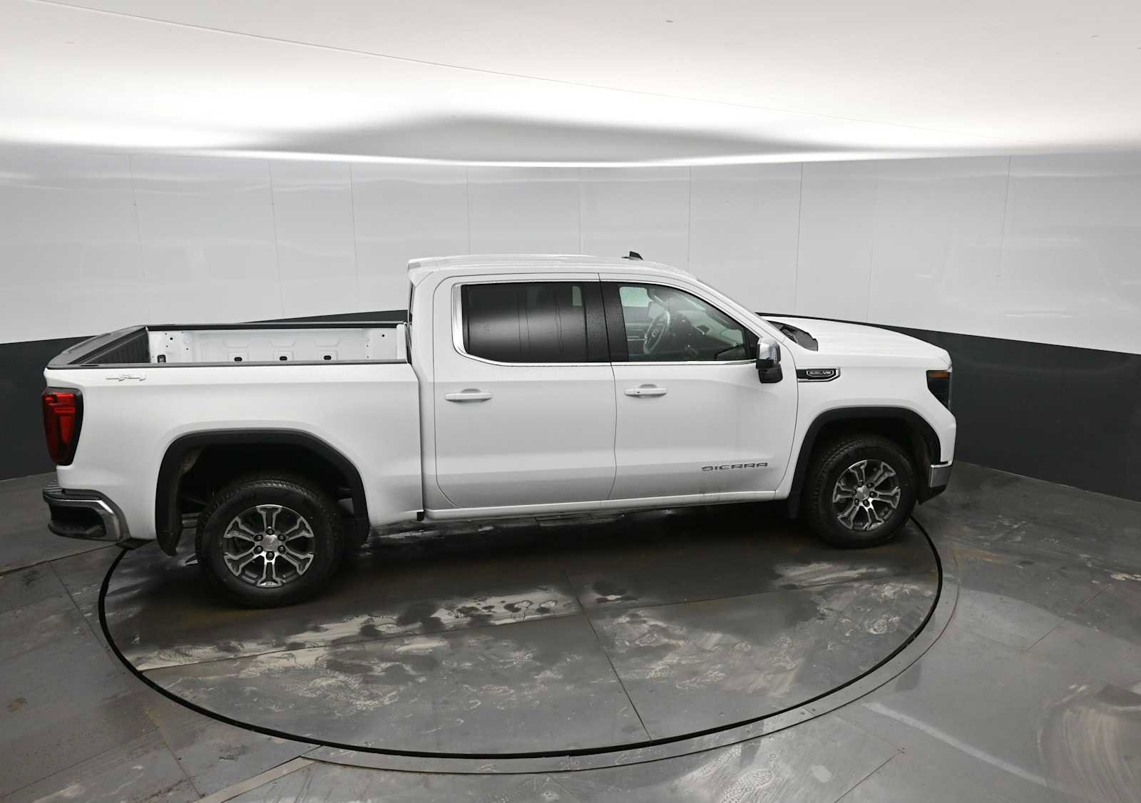 New 2026 GMC Sierra 1500 SLE w/ Preferred Package AWD/4WD image 29