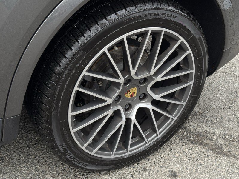 Used 2020 Porsche Cayenne image 42