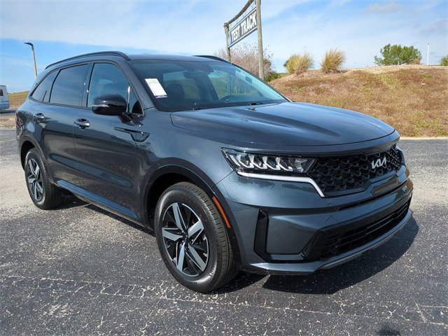Used 2023 Kia Sorento S image 2