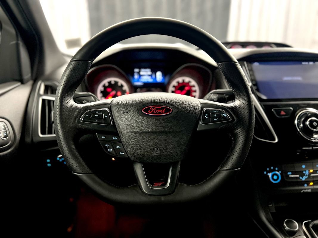 Used 2016 Ford Focus ST image 25