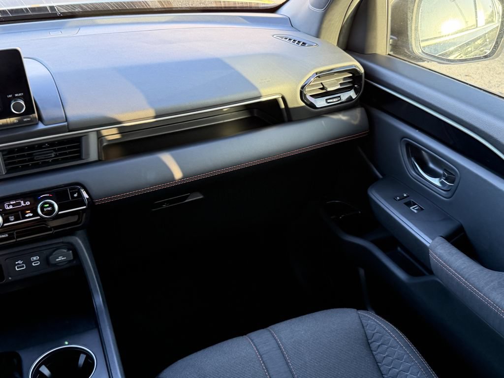 Used 2025 Honda Pilot Sport image 16