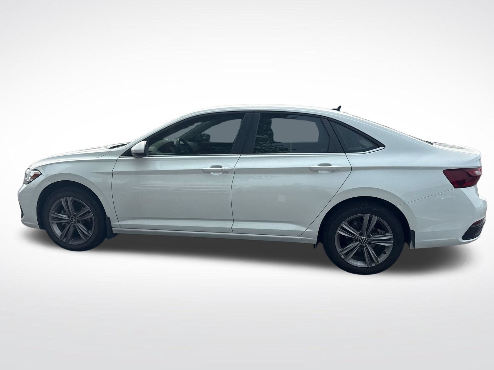 Used 2023 Volkswagen Jetta SE FWD image 2
