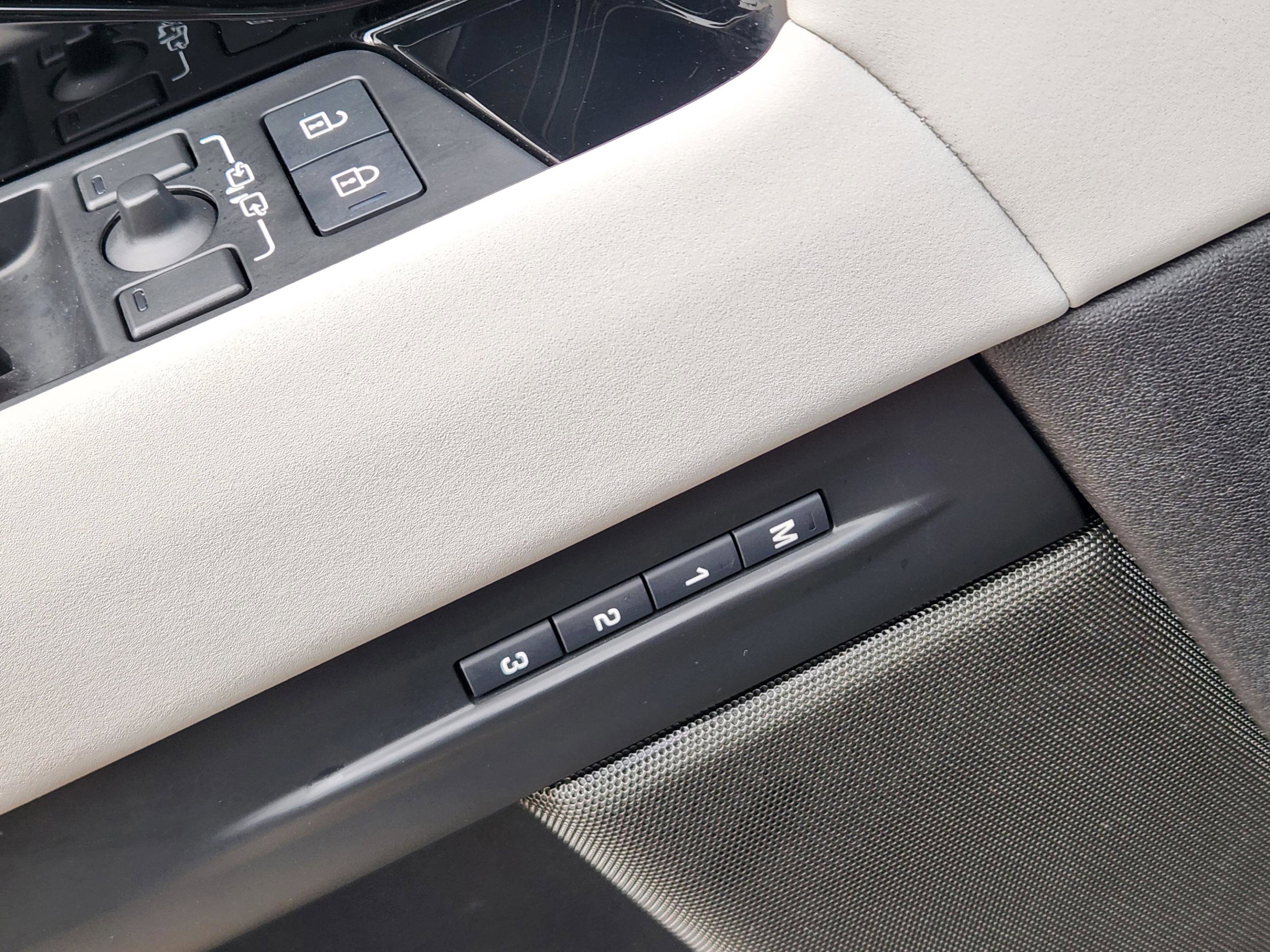 Certified 2024 Land Rover Range Rover Evoque Dynamic SE AWD/4WD image 19