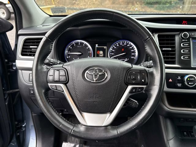 Used 2017 Toyota Highlander XLE image 19