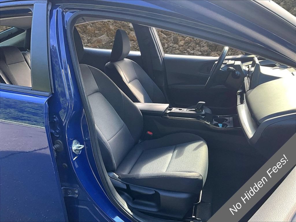 Used 2023 Toyota Prius LE FWD image 6