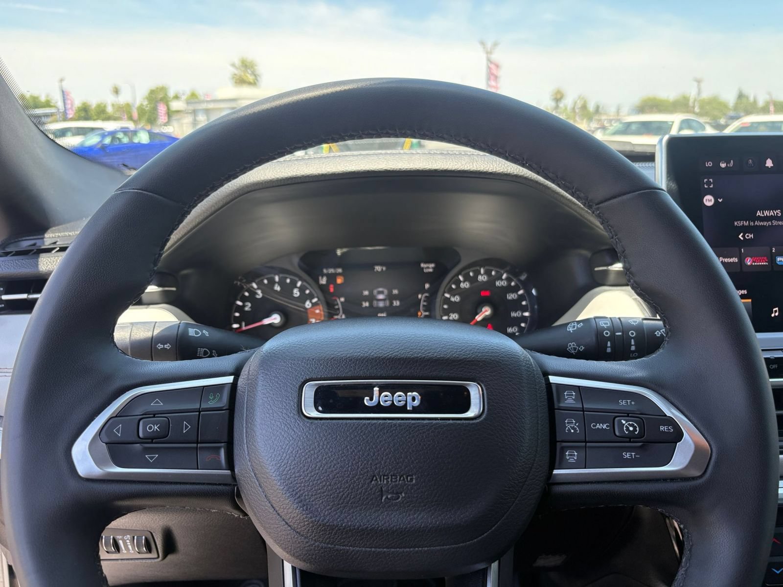 Used 2025 Jeep Compass Limited AWD/4WD image 29