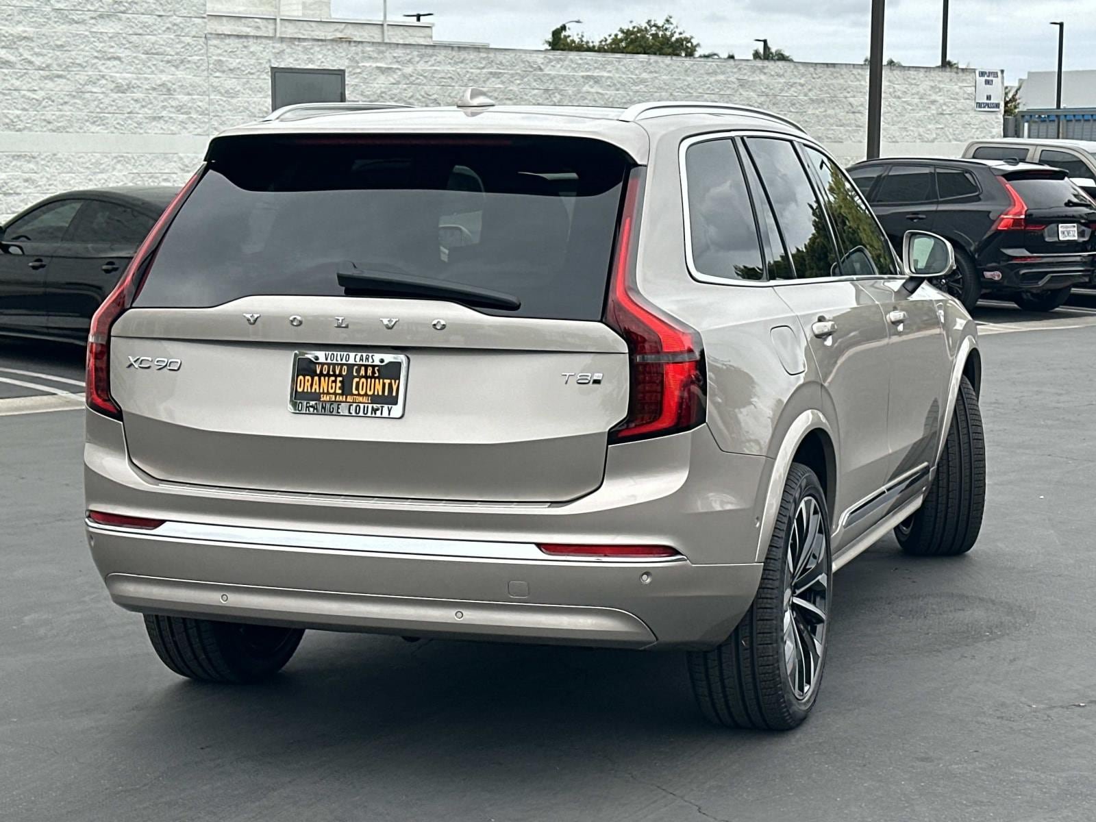 New 2026 Volvo XC90 T8 Plus w/ Protection Package Premier AWD/4WD image 6