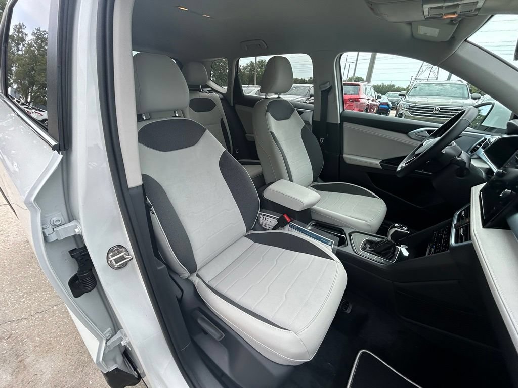 New 2026 Volkswagen Taos SE FWD image 30