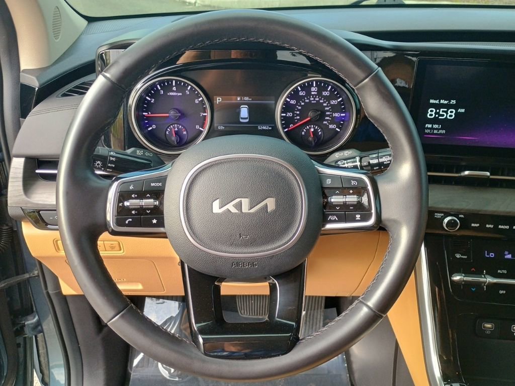 Used 2024 Kia Carnival EX image 24