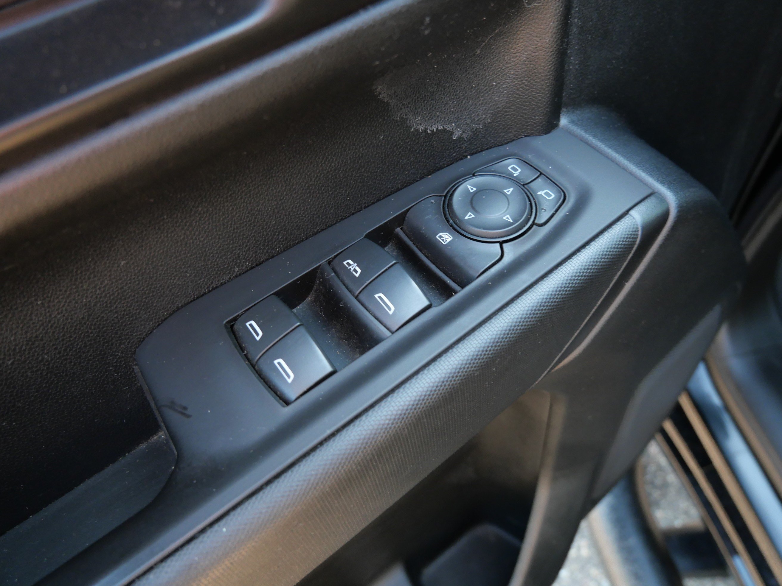 Used 2021 Chevrolet Silverado 1500 Custom Trail Boss AWD/4WD image 22