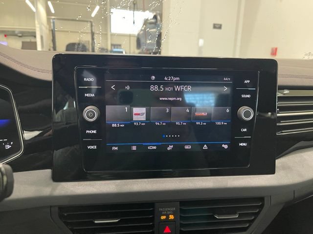 Used 2025 Volkswagen Jetta SE FWD image 28