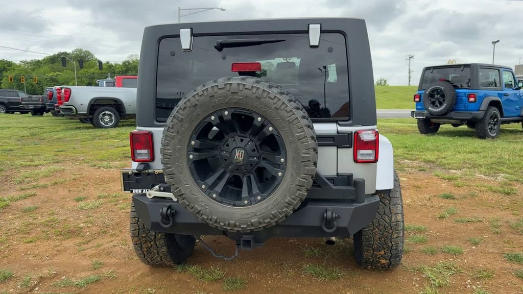 Used 2014 Jeep Wrangler Unlimited Sahara w/ Connectivity Group AWD/4WD image 6
