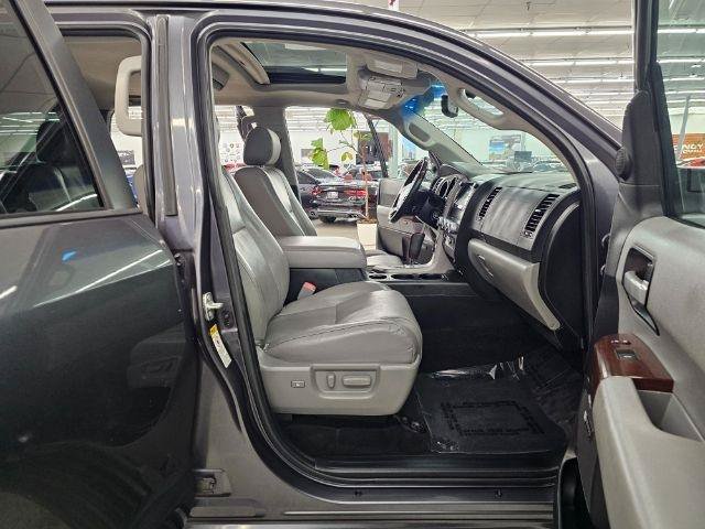 Used 2013 Toyota Sequoia Platinum AWD/4WD image 34