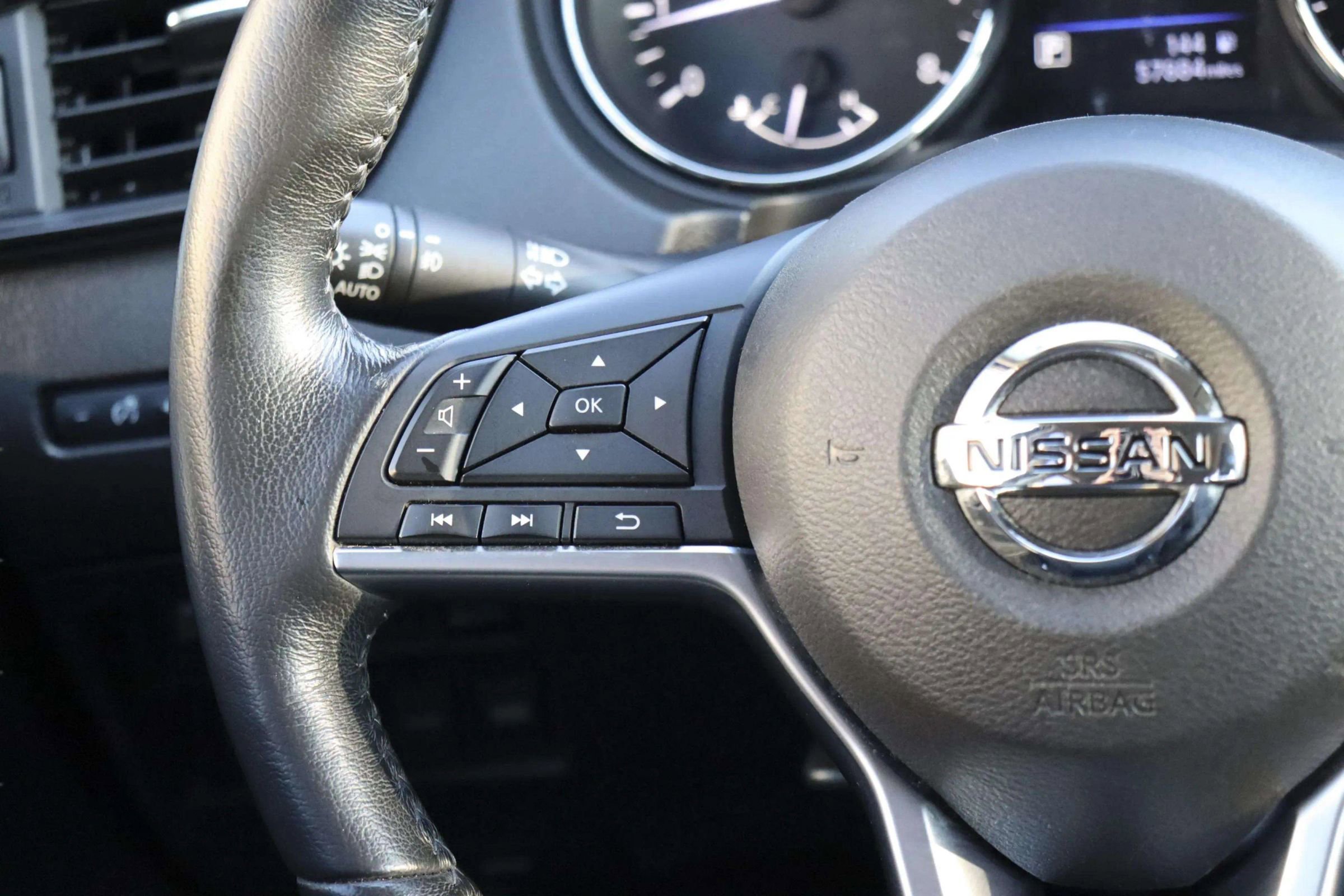 Used 2019 Nissan Rogue SV w/ Premium Package FWD image 23