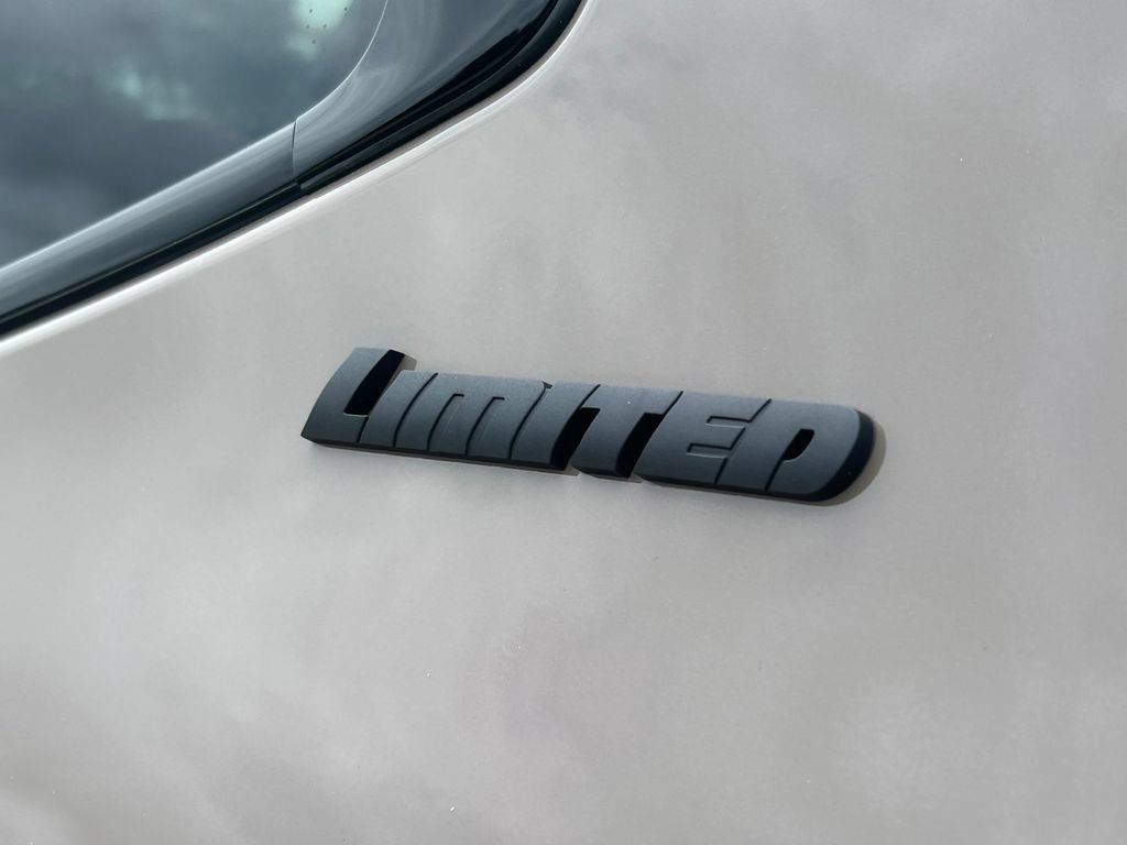 Used 2026 Toyota Tundra Limited AWD/4WD image 16