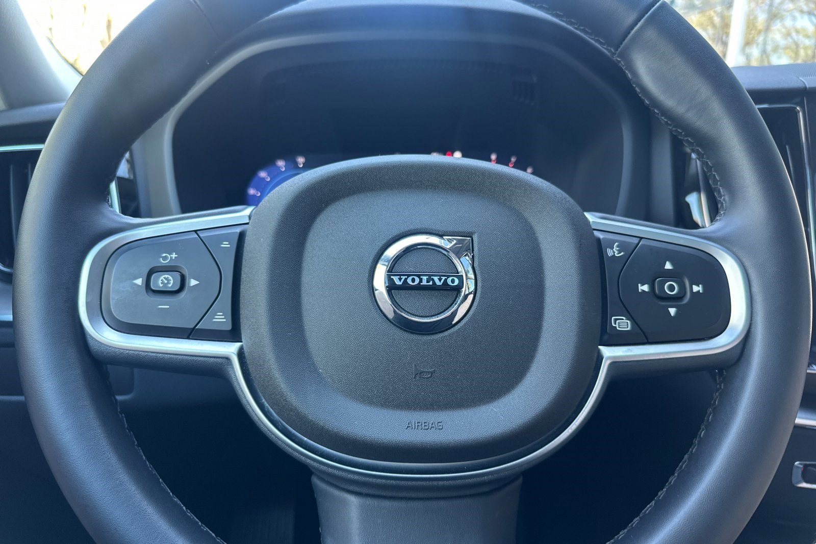 Used 2025 Volvo XC60 B5 Core image 29