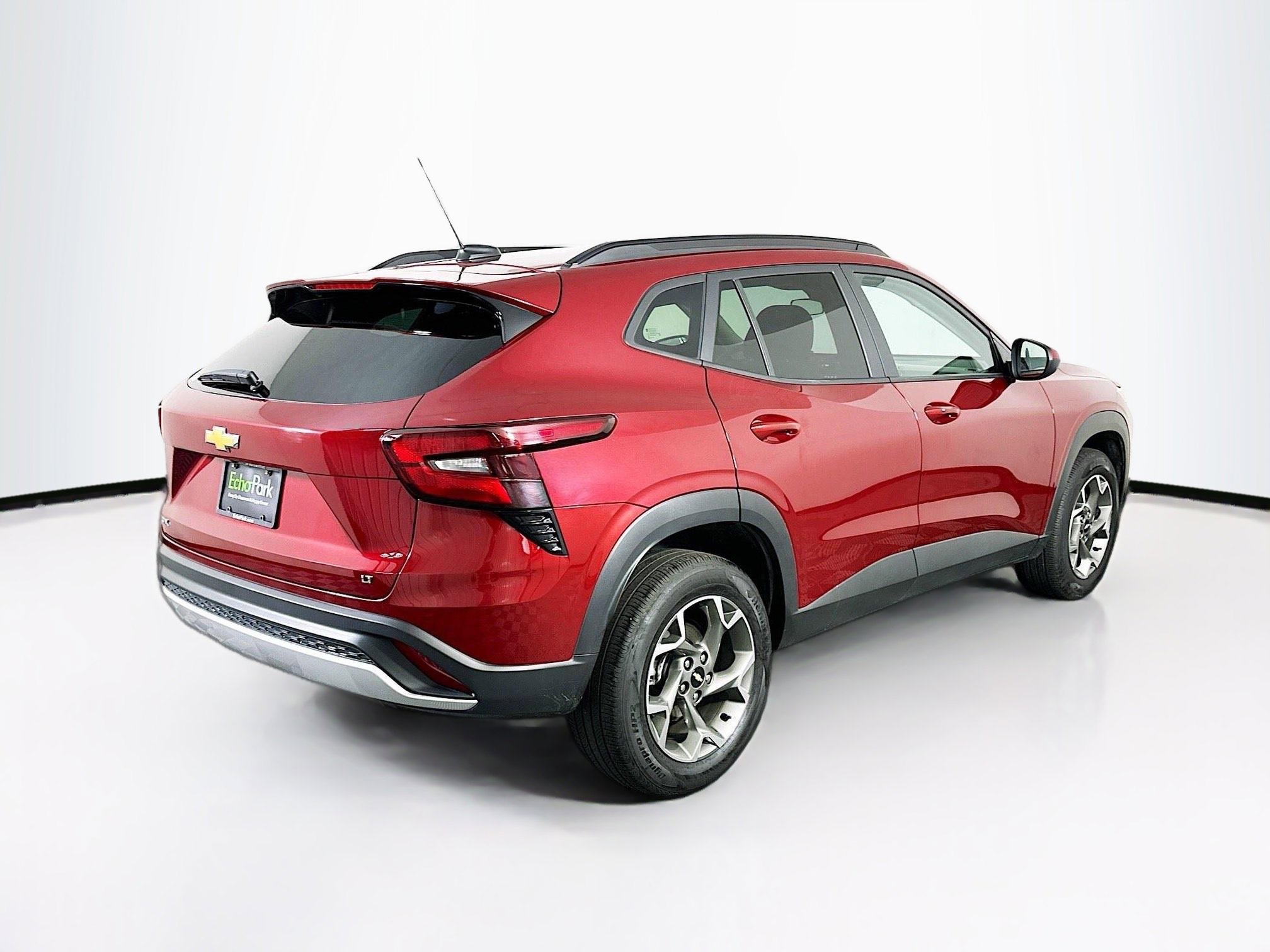 Used 2025 Chevrolet Trax LT w/ LT Convenience Package image 9