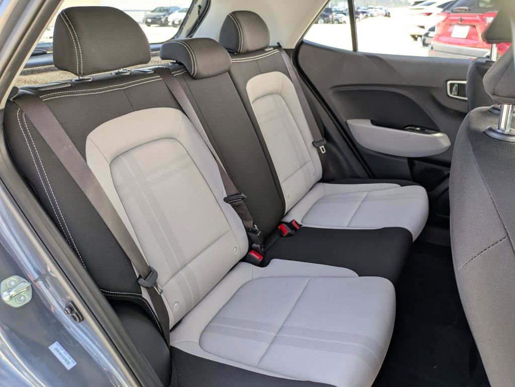 Used 2025 Hyundai Venue SEL image 27