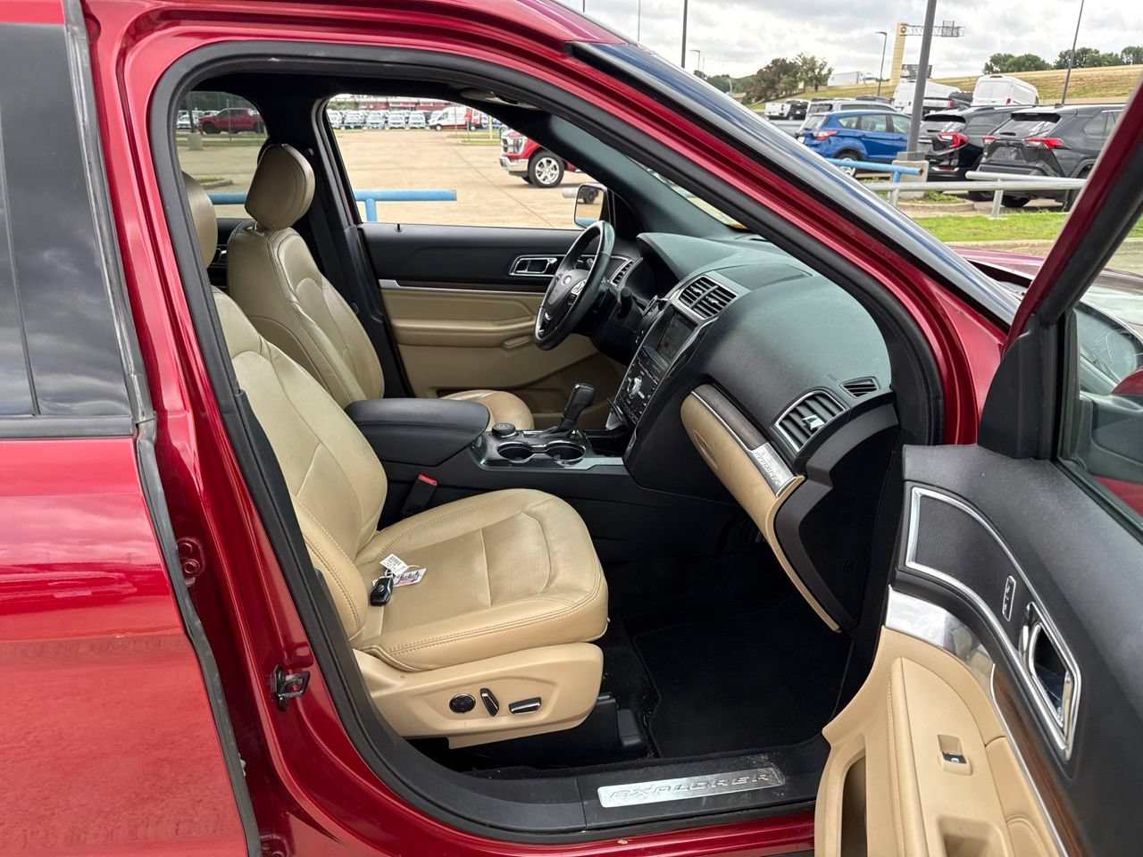 Used 2017 Ford Explorer Limited w/ Equipment Group 301A AWD/4WD image 14